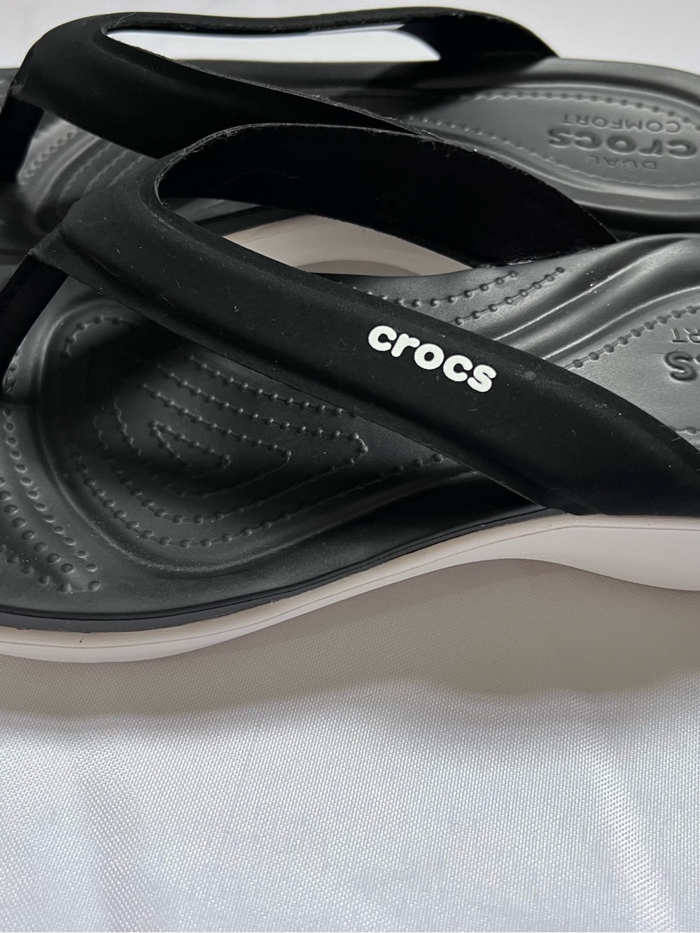 Crocs Black Dual Comfort Flip Flop Sandals – Like New - Picture 3 of 9